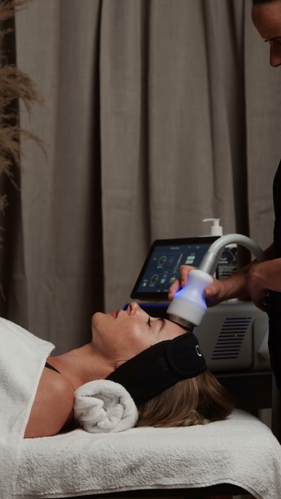 Cryo T-Shock-handstycke under ansiktsbehandling